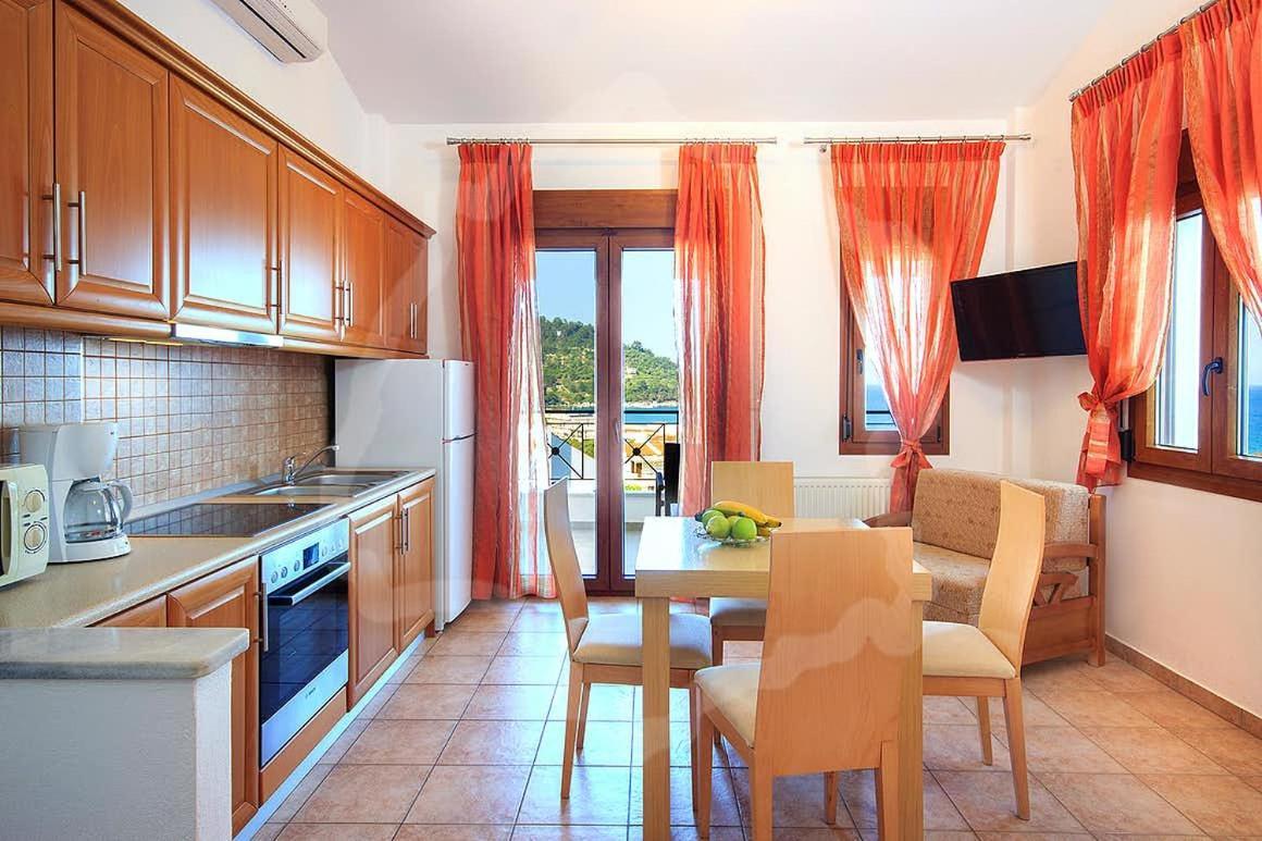 Loretta Maisonettes And Studios Chrysi Ammoudia Extérieur photo