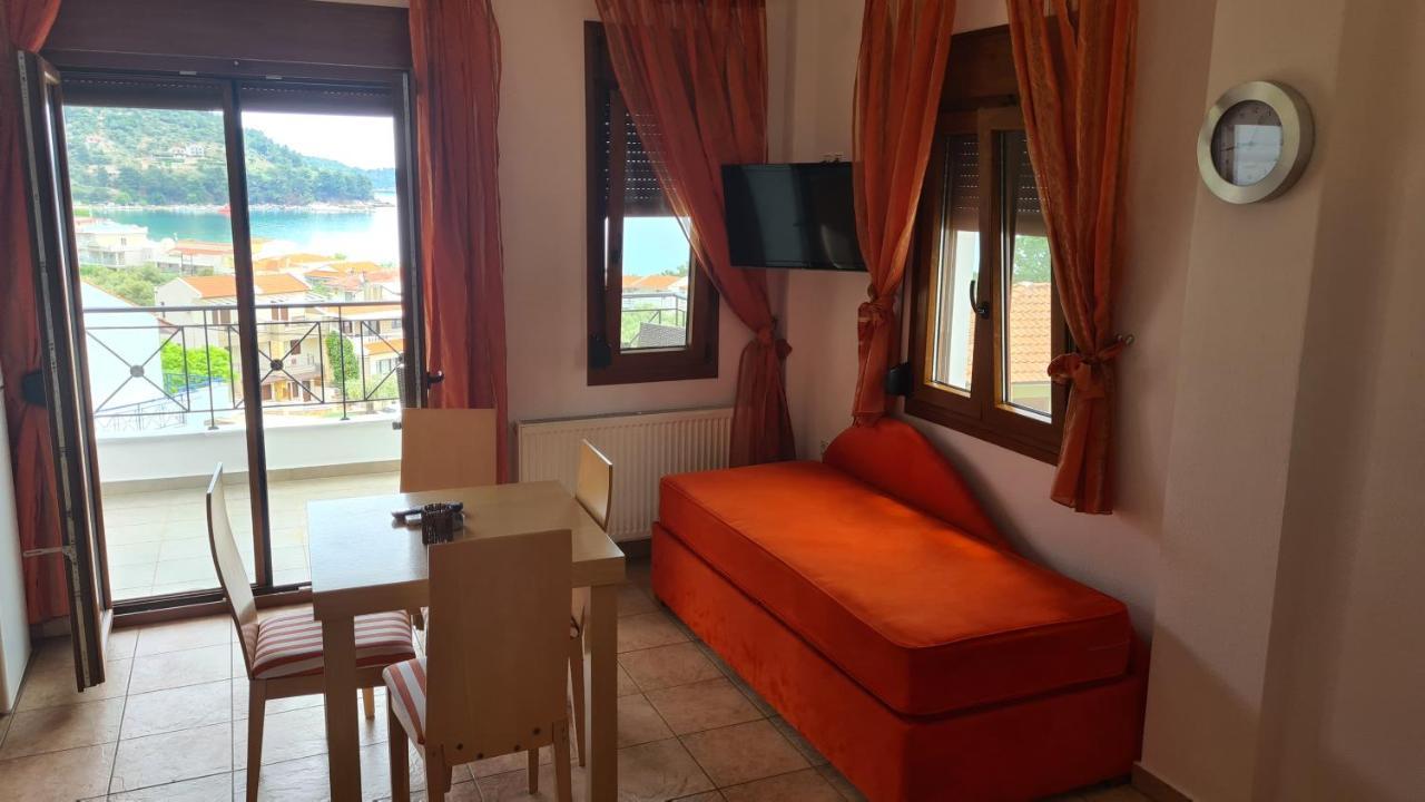 Loretta Maisonettes And Studios Chrysi Ammoudia Extérieur photo